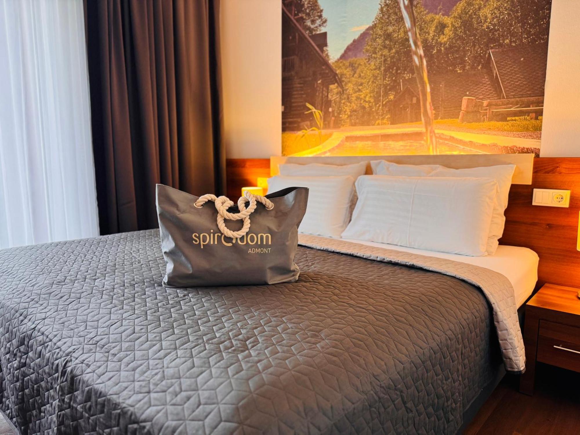 Hotel Spirodom เอ็ดมอนต์ ภายนอก รูปภาพ
