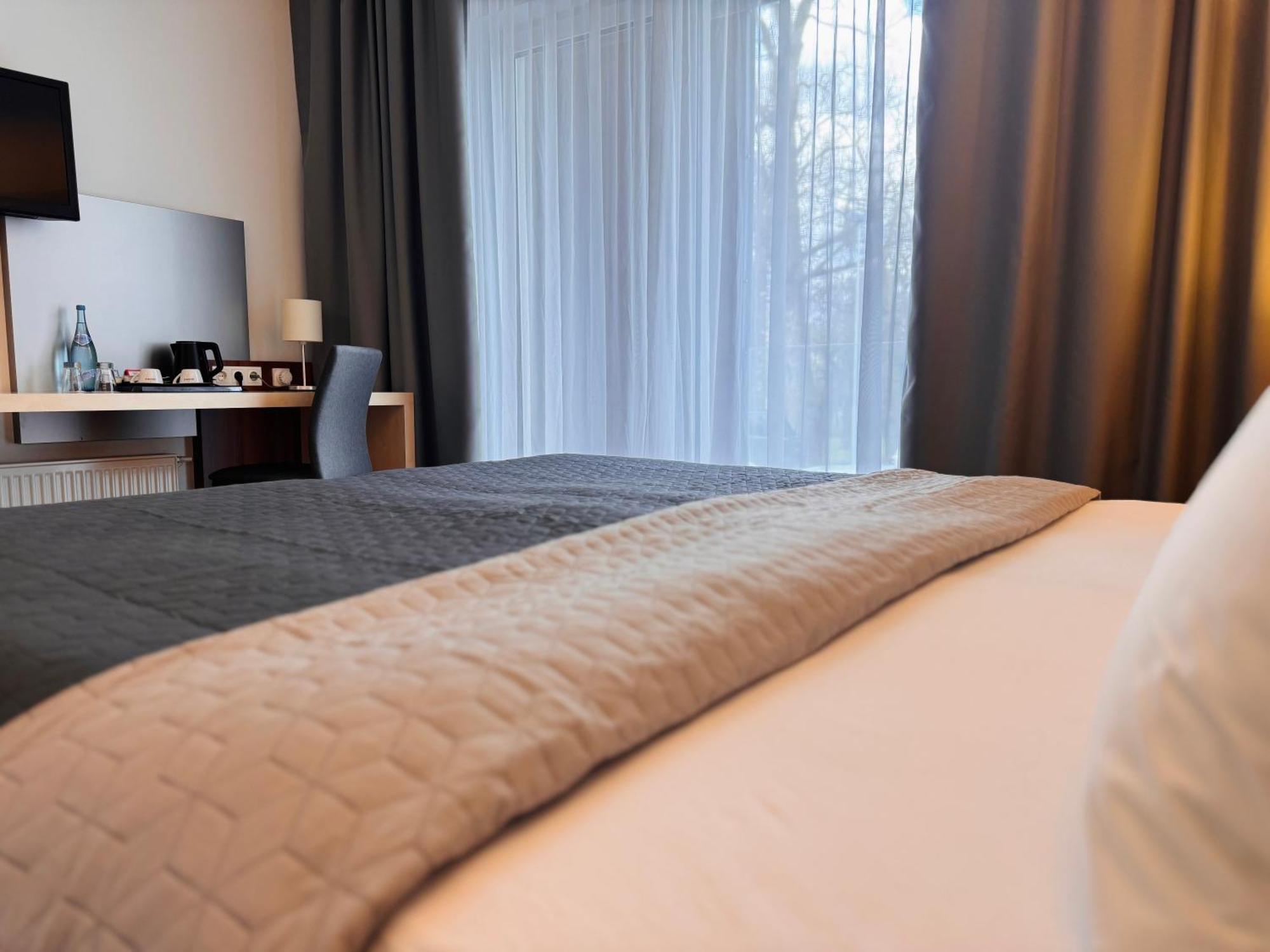 Hotel Spirodom เอ็ดมอนต์ ภายนอก รูปภาพ